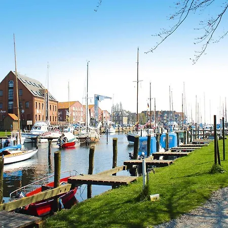 In By The Yachting Port, Cleaning Included Orth